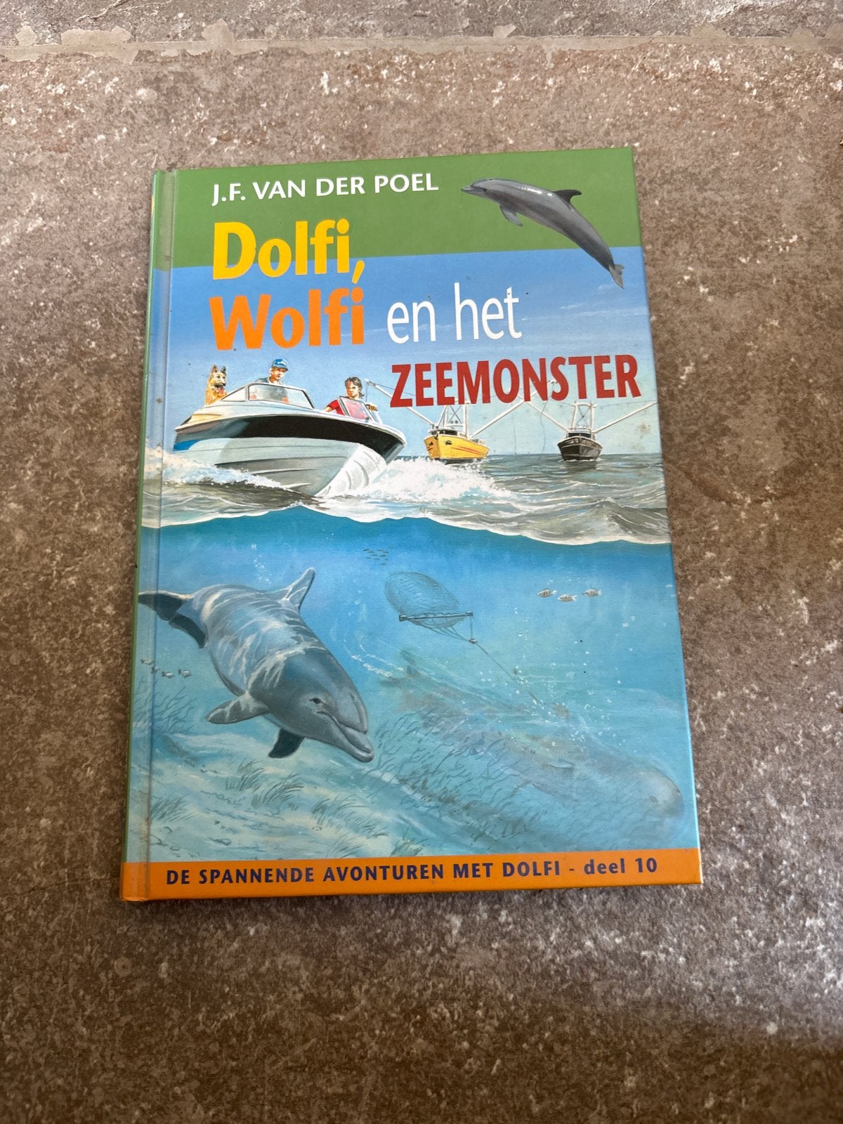 Dolfi, Wolfi en het Zeemonster - J.F. van der Poel, Boeken, Ophalen of Verzenden, Gelezen