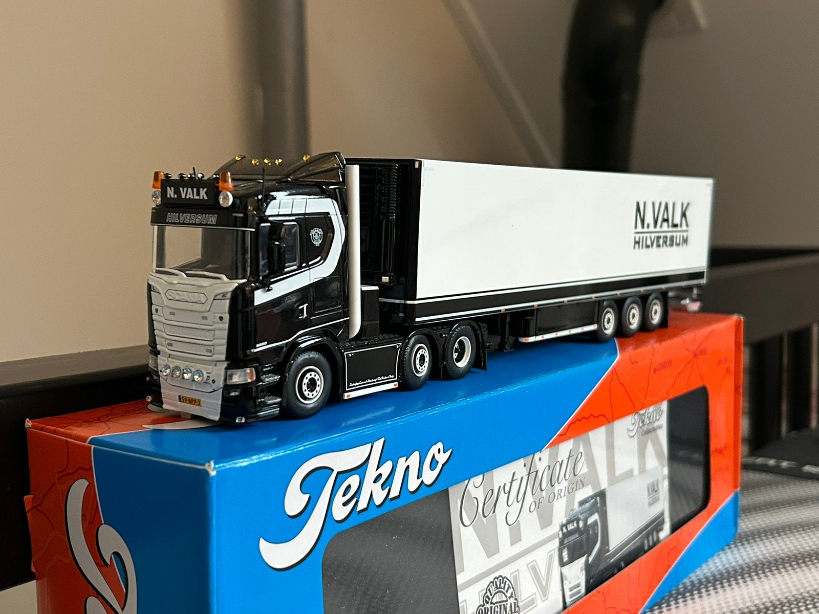 Tekno Scania N Valk Hilversum, Hobby en Vrije tijd, Ophalen, Zo goed als nieuw, Bus of Vrachtwagen, Tekno