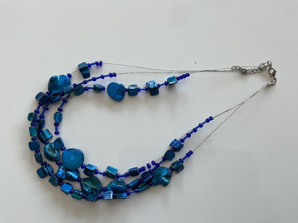 Mooie blauwe ketting met parelmoer, Ophalen of Verzenden, Nieuw, Blauw, Overige materialen