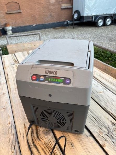 Waeco koelbox grijs kan ook verwarmen koelboxje, Ophalen, Gebruikt, Elektrisch
