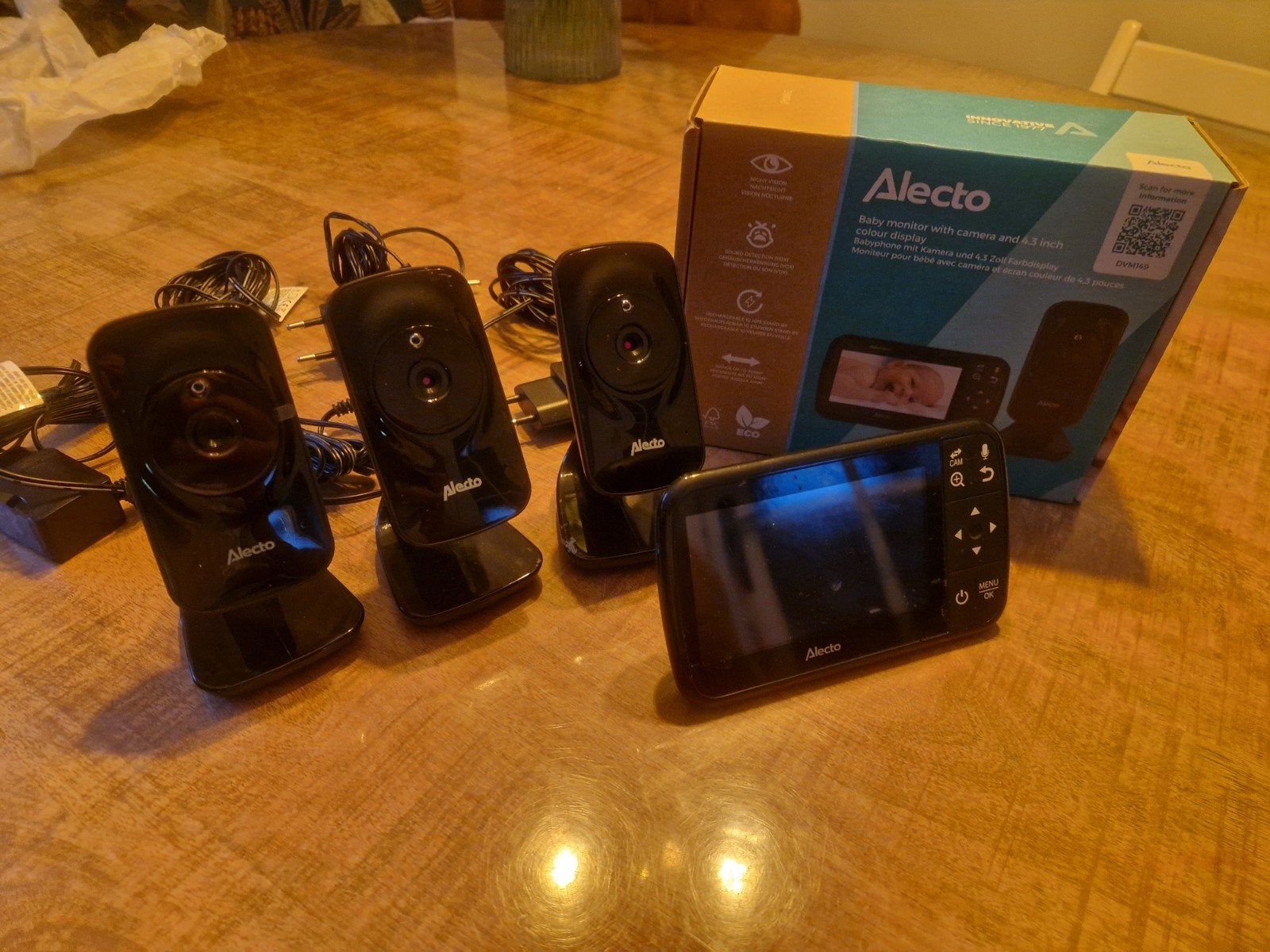 Alecto DVM149 Babyfoon met 3 camera's en kleurenscherm, Ophalen of Verzenden, Zo goed als nieuw, 250 meter of meer, Camera
