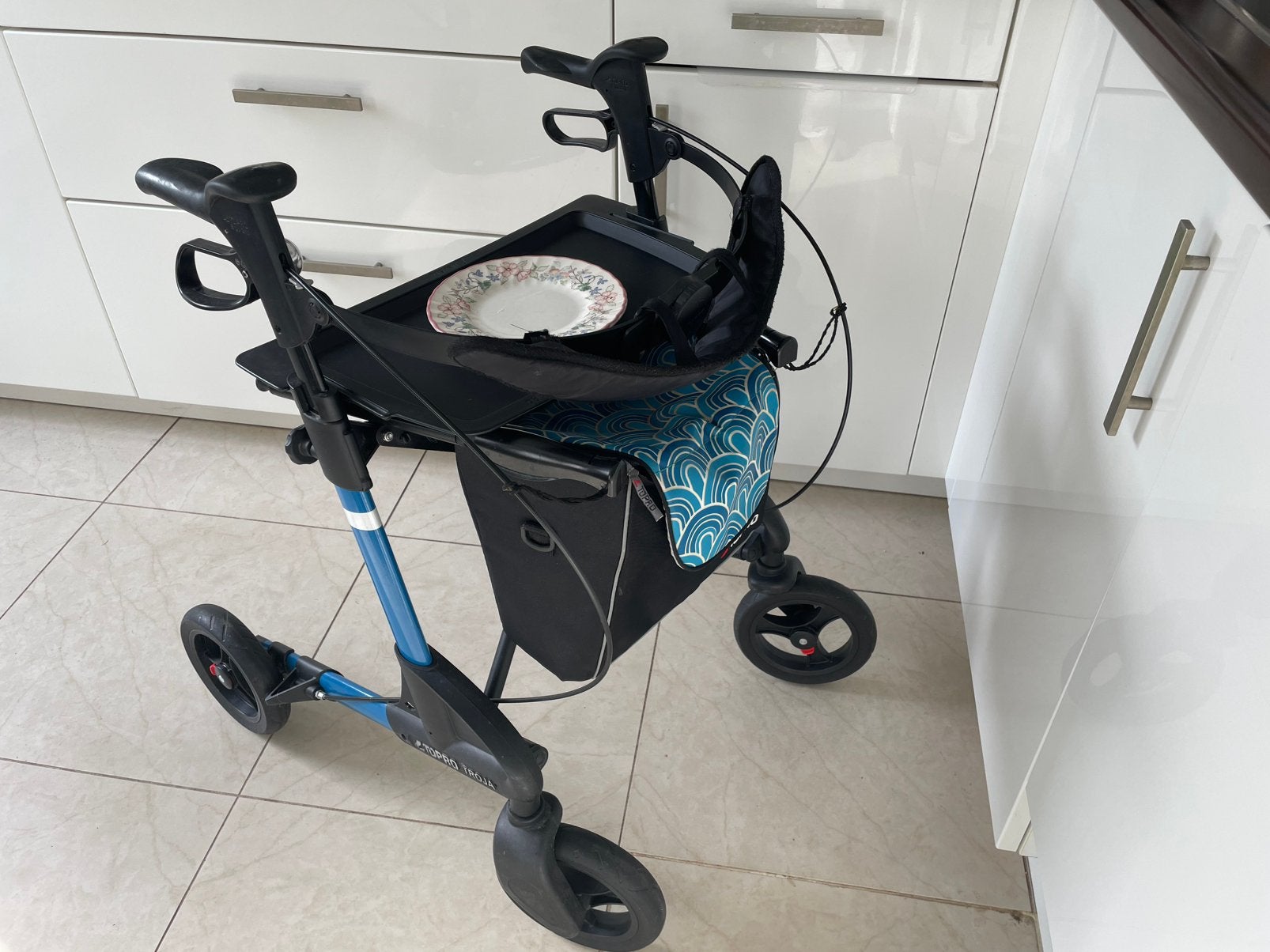 Topro troja  rollator met dienblad, Ophalen, Opvouwbaar, Zo goed als nieuw