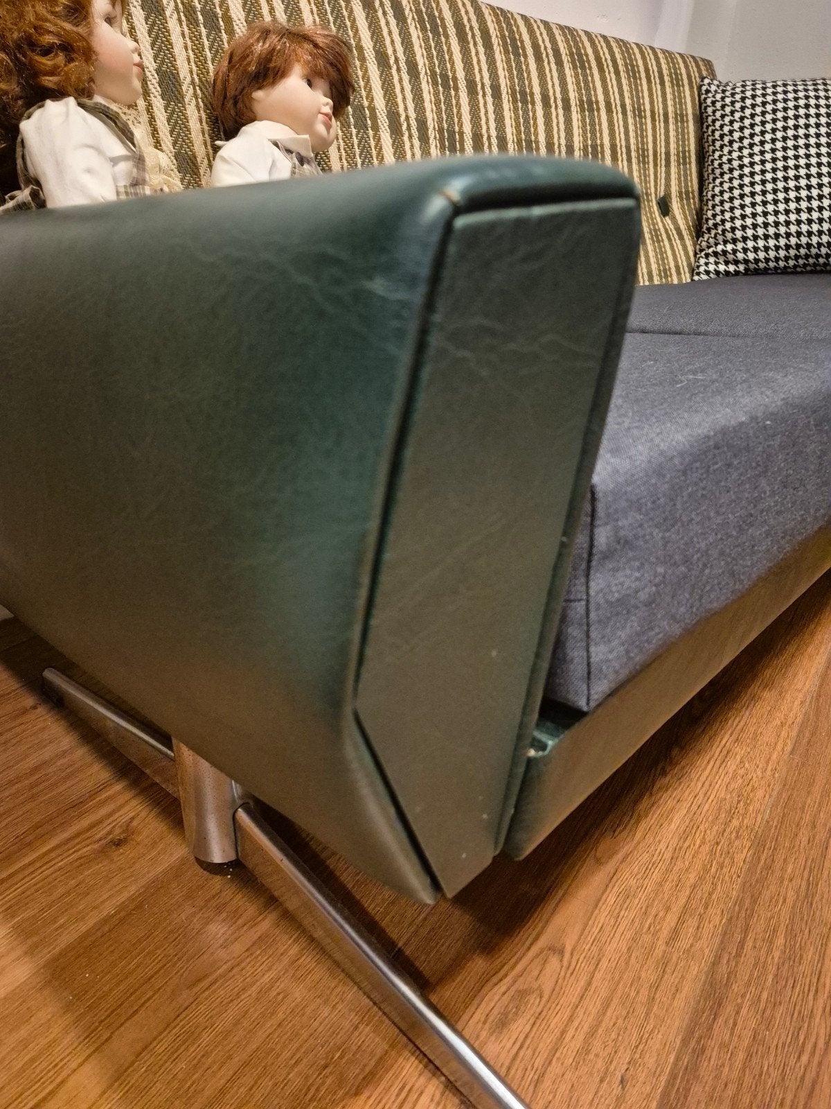 Vintage bank met gestreepte bekleding, Huis en Inrichting, Ophalen, Gebruikt, Tweepersoons, 140 cm