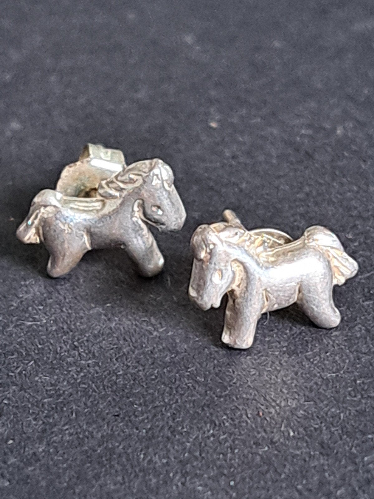 Zilveren oorbelletjes paarden, Onbekend, Ophalen of Verzenden, Zo goed als nieuw, Onbekend