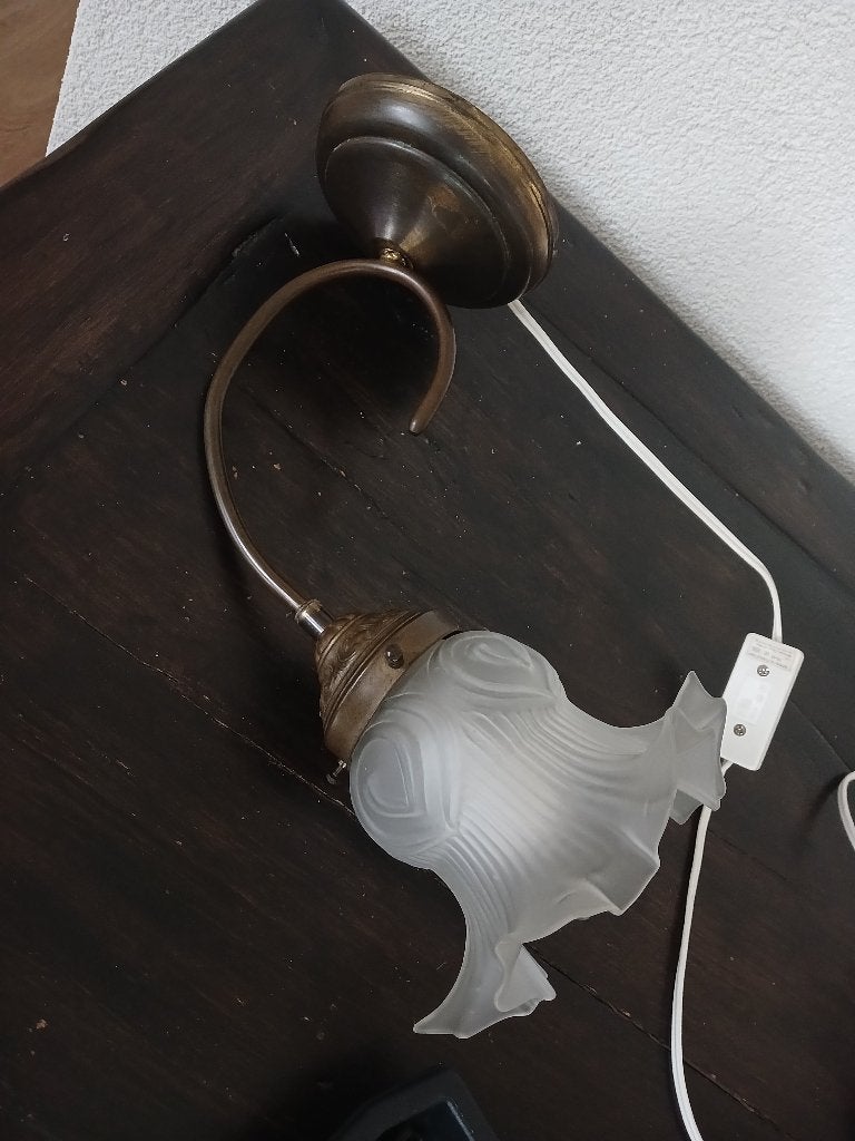 Messing antiek wandlamp met glazen kapje, Huis en Inrichting, Lampen | Wandlampen, Ophalen of Verzenden, Glas, Gerichte verlichting