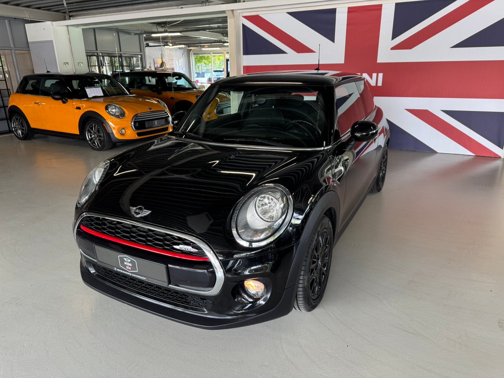 Mini 1.5 Cooper 2017 Zwart ( 6 MAANDEN GARANTIE ), Auto's, Voorwielaandrijving, Zwart, 4 stoelen, Origineel Nederlands