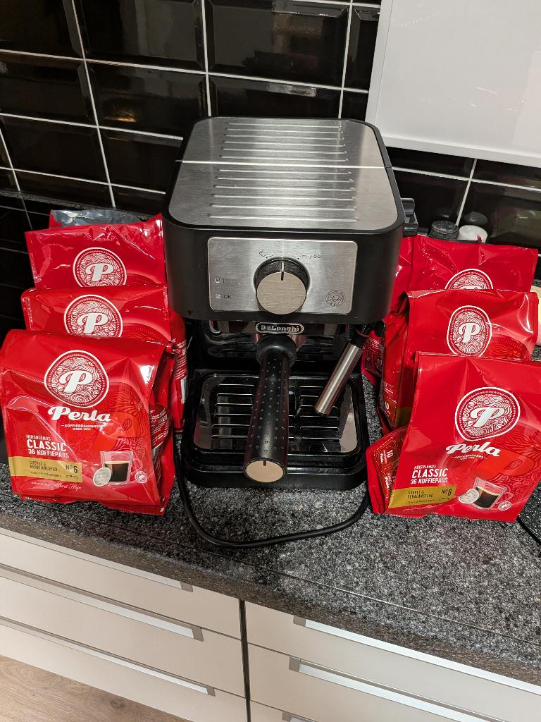 DeLonghi Espresso Coffee Machine Stilosa EC260.BK, Witgoed en Apparatuur, Koffiezetapparaten, Stoompijpje, Gebruikt, Espresso apparaat