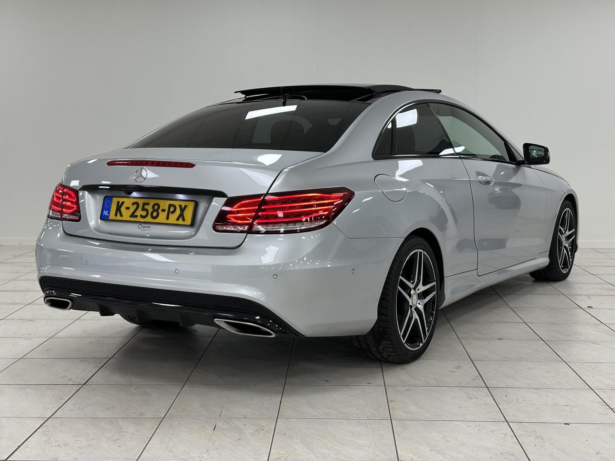 Mercedes-Benz E-klasse Coupé 250 Prestige AMG-LINE | PANORA, Auto's, Achterwielaandrijving, 4 cilinders, 4 stoelen, Leder