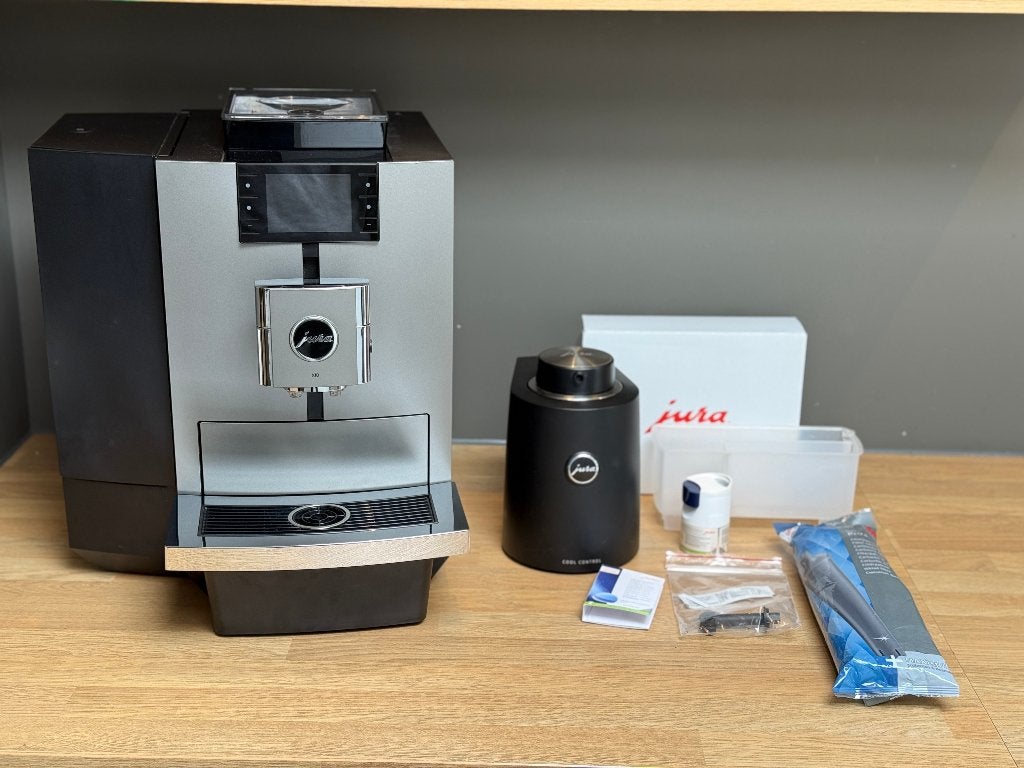 Jura X10 EA Dark Inox + Coolcontrol 2025 Garantie, Jura, 10 kopjes of meer, Koffiemachine, Zo goed als nieuw