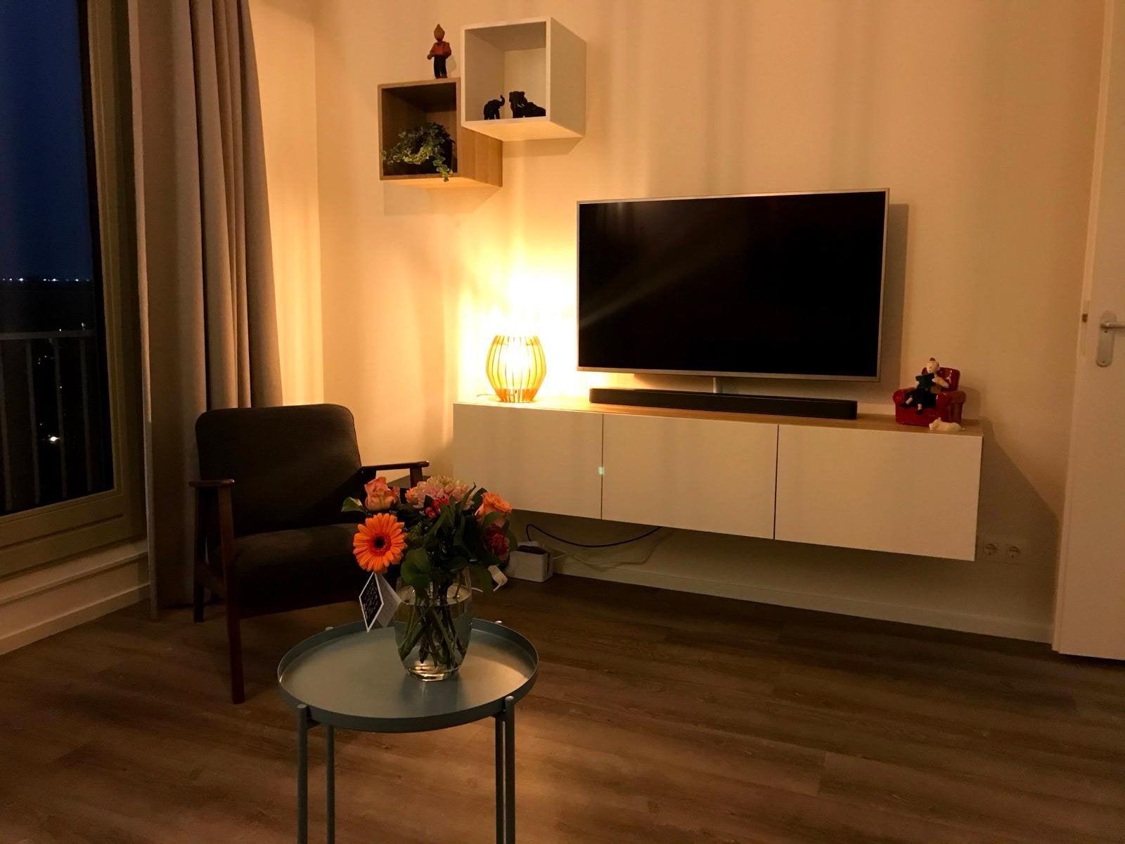 IKEA BESTÅ TV-meubel - Zwevend design, Ophalen, 150 tot 200 cm, Zo goed als nieuw, Minder dan 100 cm