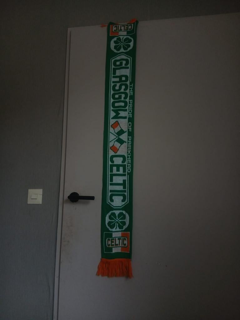 12 voetbal sjaals, Ophalen of Verzenden, Zo goed als nieuw, Overige maten, Sjaal