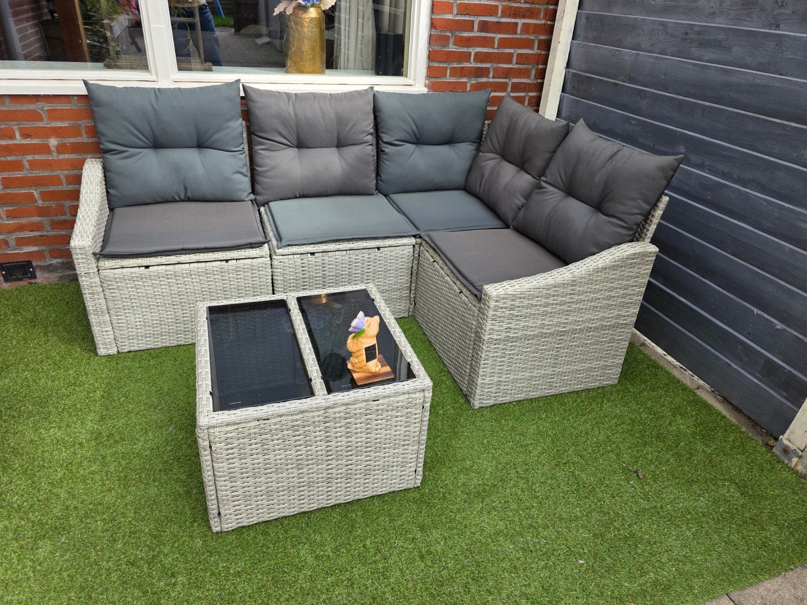 Loungeset met kussens en tafel, Ophalen, 5 zitplaatsen, Gebruikt, Rotan