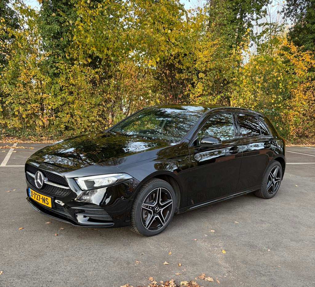 Mercedes-Benz A-Klasse A 250 e AMG-Line 218pk 2021 Zwart, Auto's, Mercedes-Benz, Euro 6, 4 cilinders, Zwart, 1600 kg