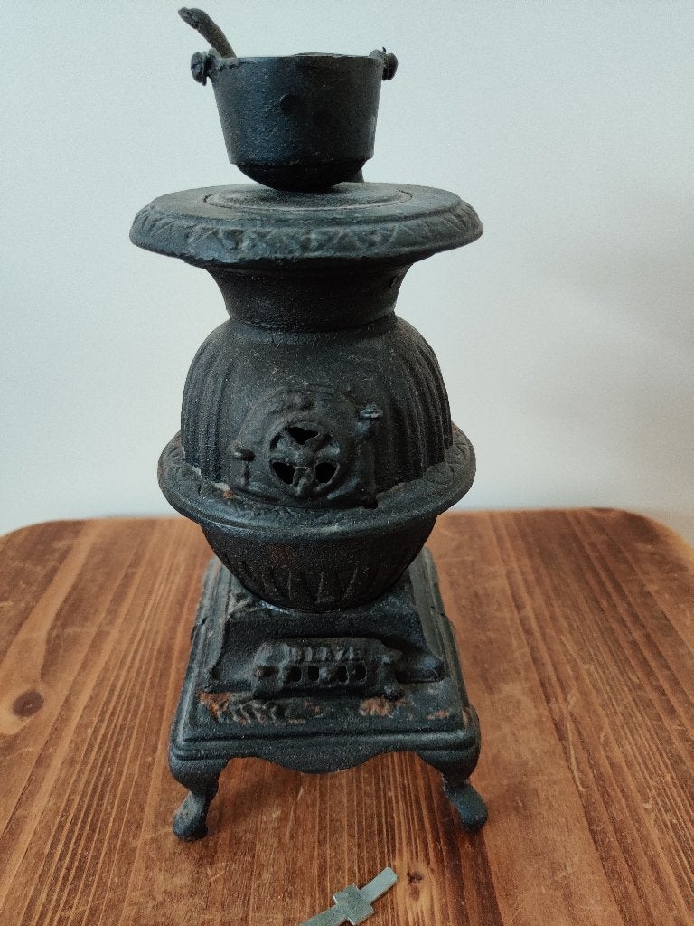 Vintage gietijzeren miniatuur potkacheltje, Antiek en Kunst, Ophalen