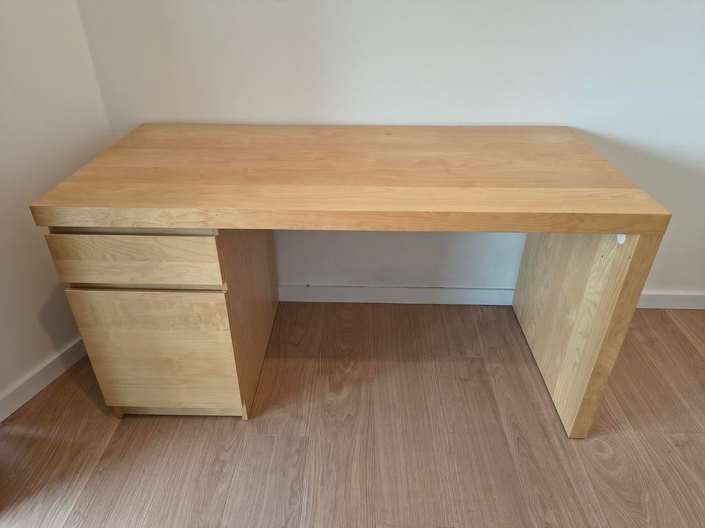 Stevig Malm Ikea bureau (gebruikt) - 140x65x73cm, Huis en Inrichting, Bureaus, Ophalen, Gebruikt, IKEA, Hout