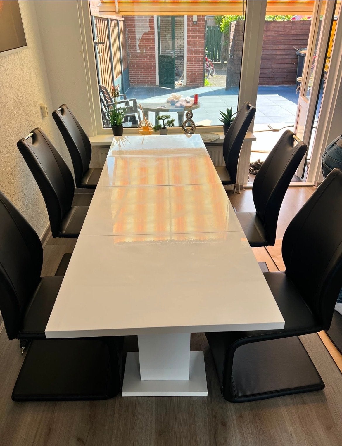 Uitschuifbare eettafel met 6 stoelen - Hoogglans wit, Huis en Inrichting, Tafels | Eettafels, Ophalen, Kunststof, Gebruikt, 200 cm of meer