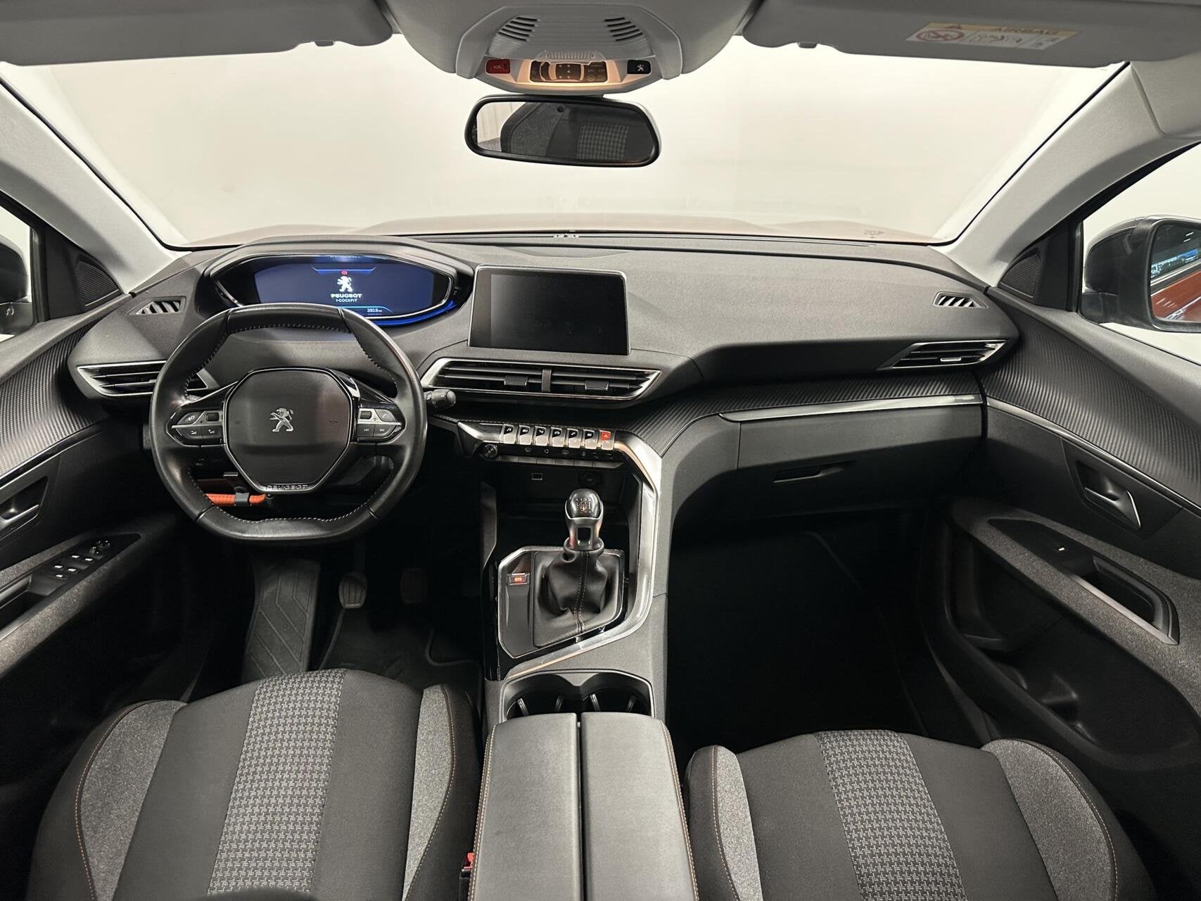 Peugeot 3008 1.2 PureTech Blue lease Executive Avantage NAVI, Auto's, Voorwielaandrijving, Stof, Gebruikt, 1199 cc