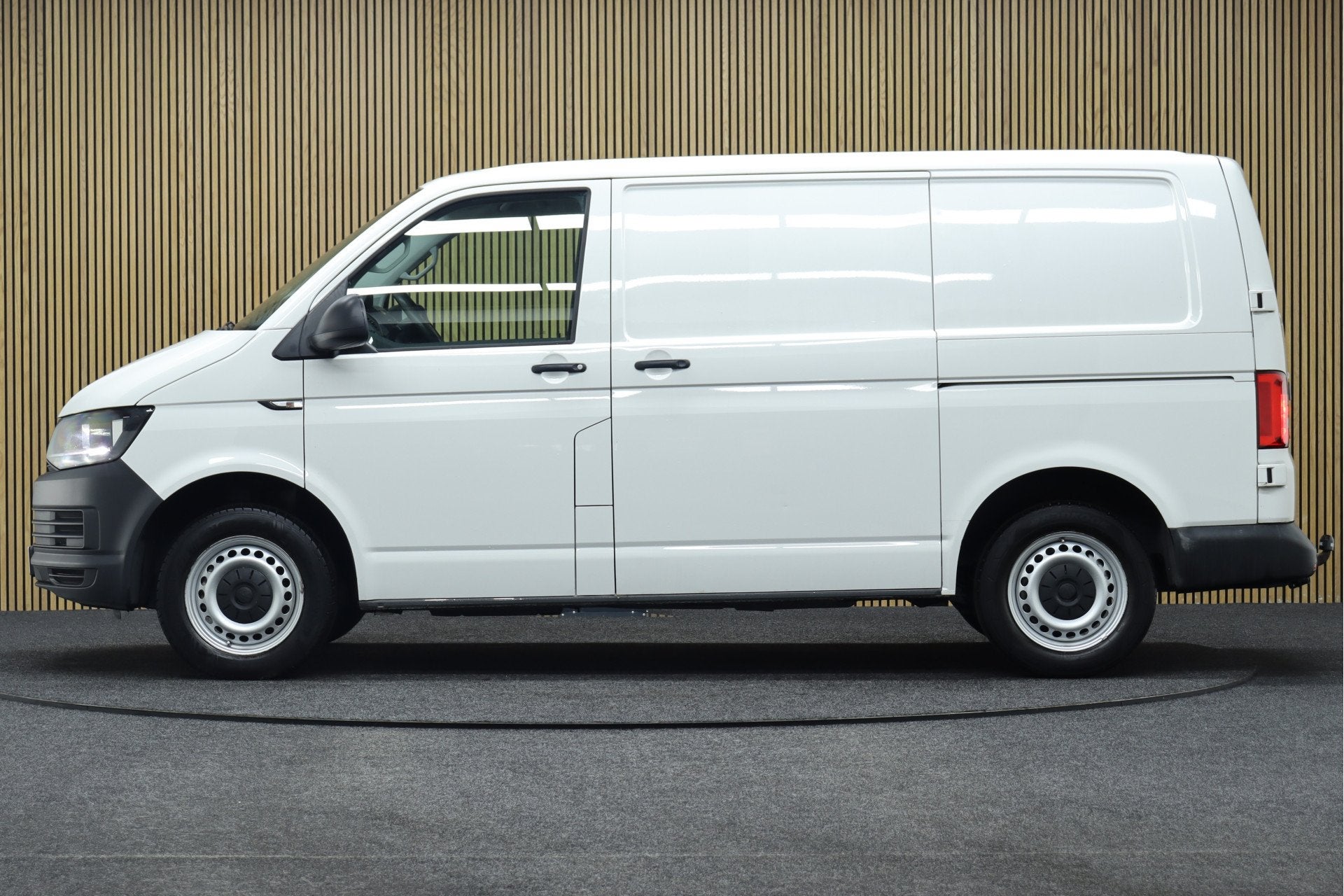Volkswagen Transporter 2.0 TDI 150 PK L1H1 Trendline | 2X Sc, Auto's, Stof, Gebruikt, 4 cilinders, 150 pk