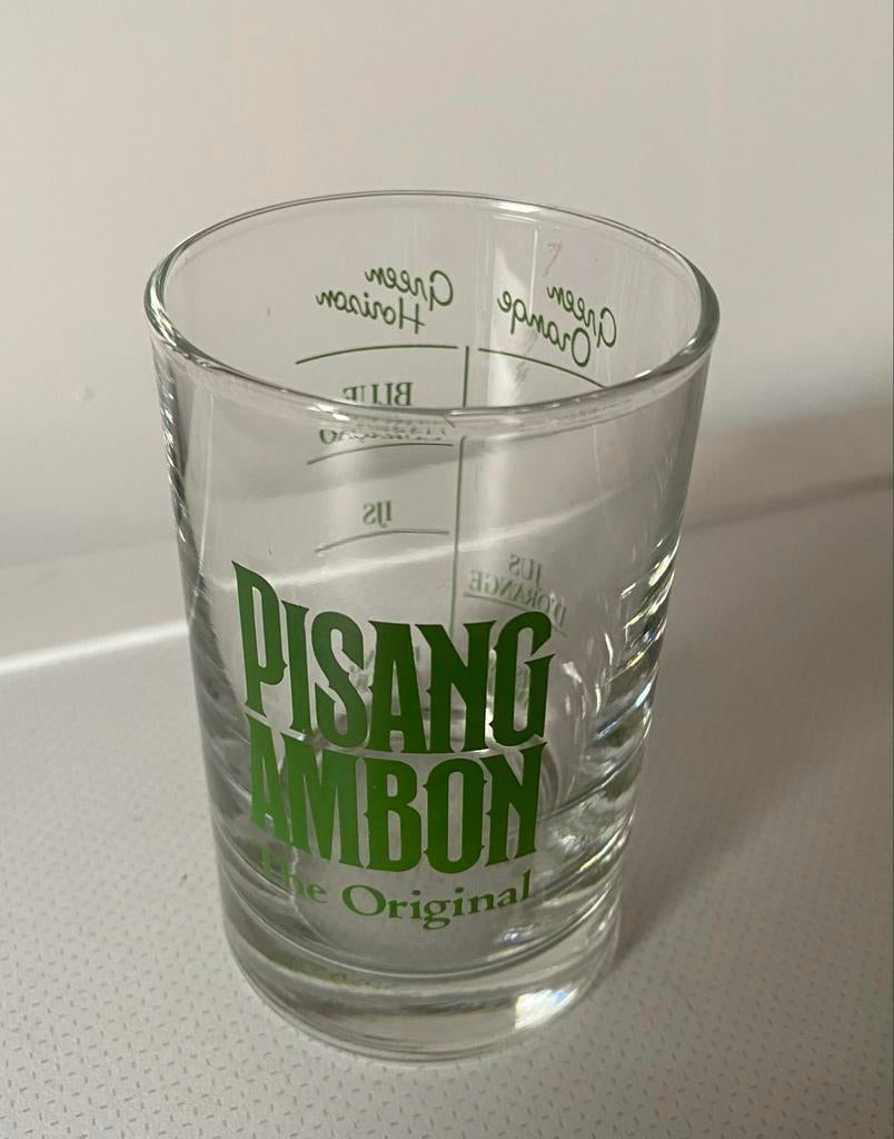 Pisang Ambon cocktailglas met recepten. Hoogte 9,5 cm., Ophalen of Verzenden, Zo goed als nieuw, Borrel- of Shotglas