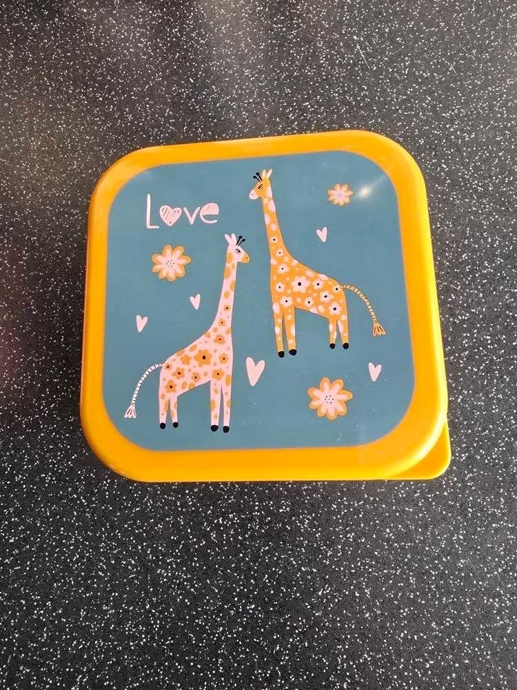 Leuke broodtrommel met giraffen - ideaal voor kinderen, Huis en Inrichting, Kunststof, Nieuw, Ophalen of Verzenden, Overige merken