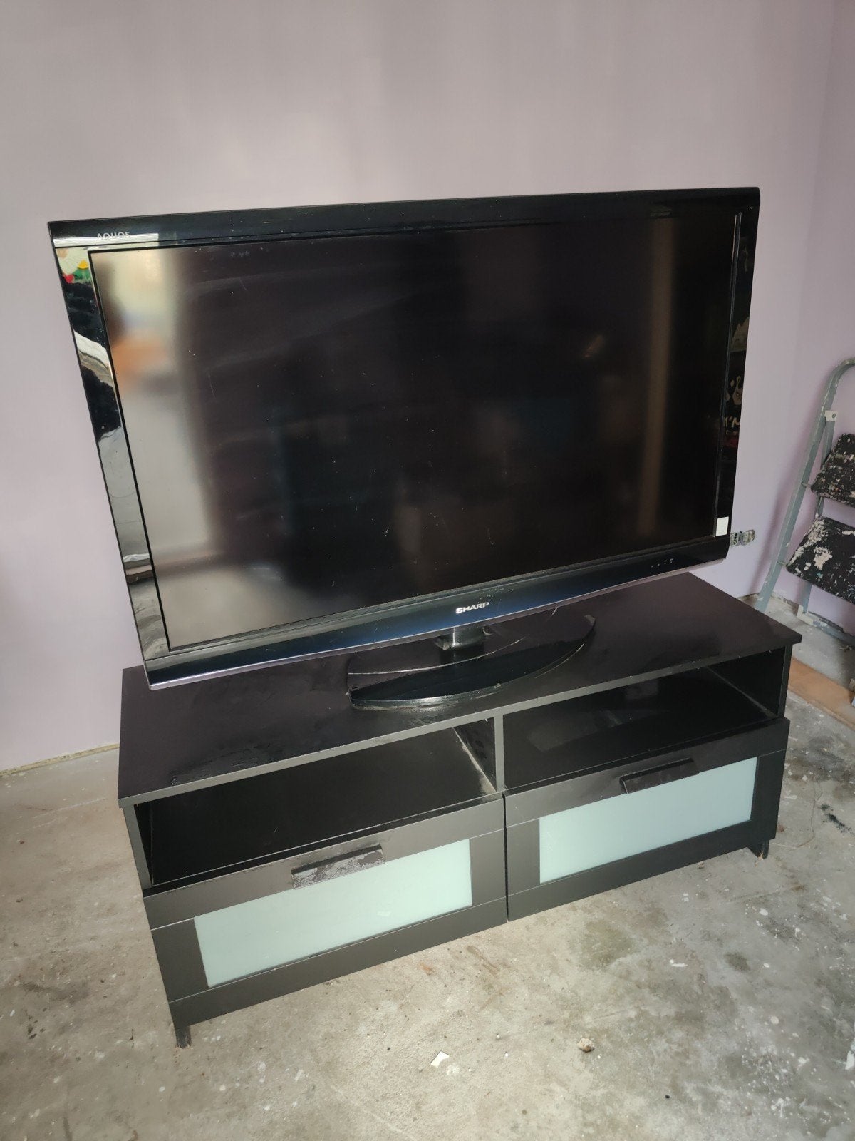 IKEA BRIMNES TV-meubel met Sharp TV - Gratis af te halen, Audio, Tv en Foto, Televisies, Ophalen, Gebruikt, 50 Hz, Sharp