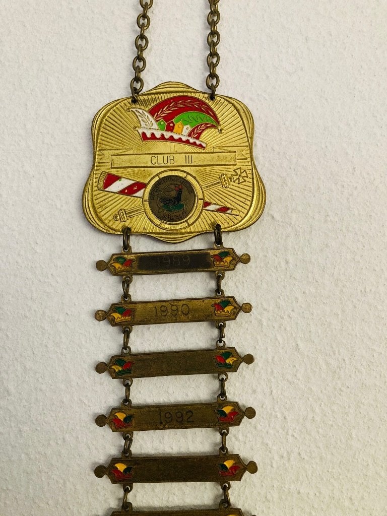 Carnaval onderscheiding/ketting CV Spruwejagers Mierlo (01), Ophalen of Verzenden, Overige materialen, Nederland