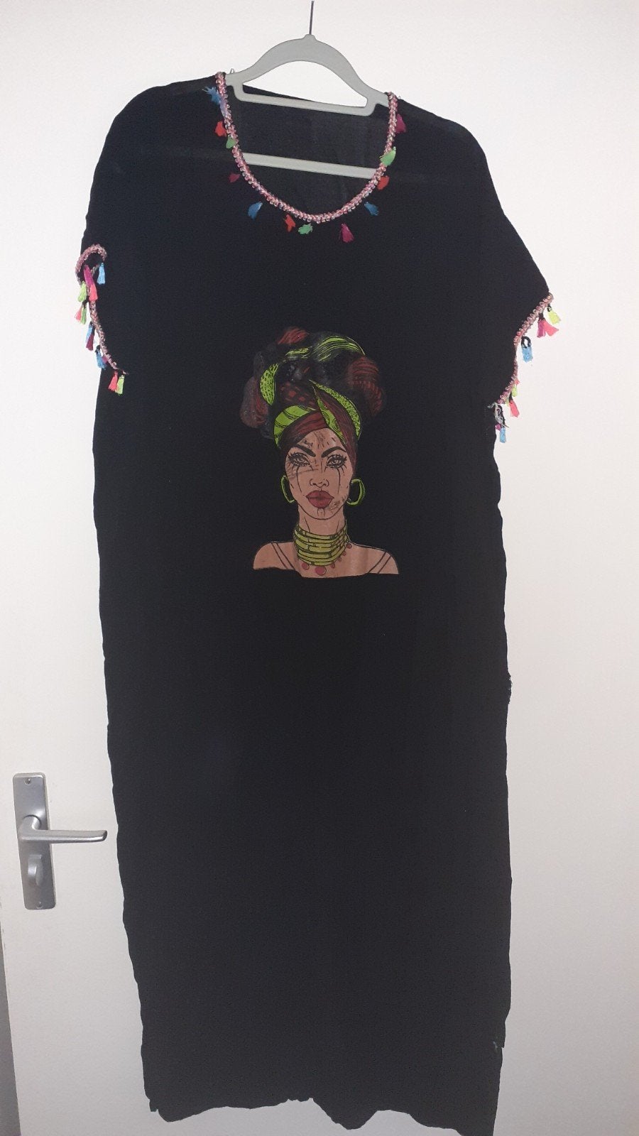 Zwarte kaftan met kleurrijke kwastjes en print, Ophalen of Verzenden