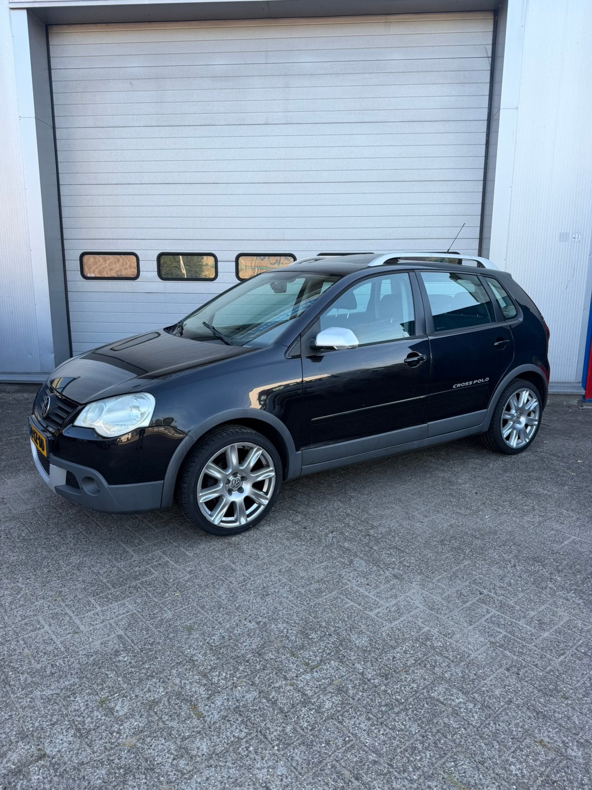 Volkswagen Polo 1.6 77KW Cross 2007 Zwart, Auto's, Voorwielaandrijving, 1064 kg, 1200 kg, Handgeschakeld