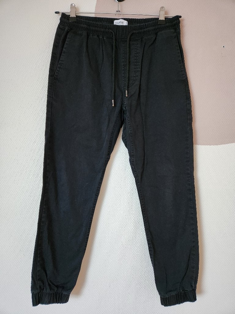 Zwarte broek Pull & Bear - M, Kleding | Dames, Broeken en Pantalons, Maat 38/40 (M), Zwart, Ophalen of Verzenden, Zo goed als nieuw