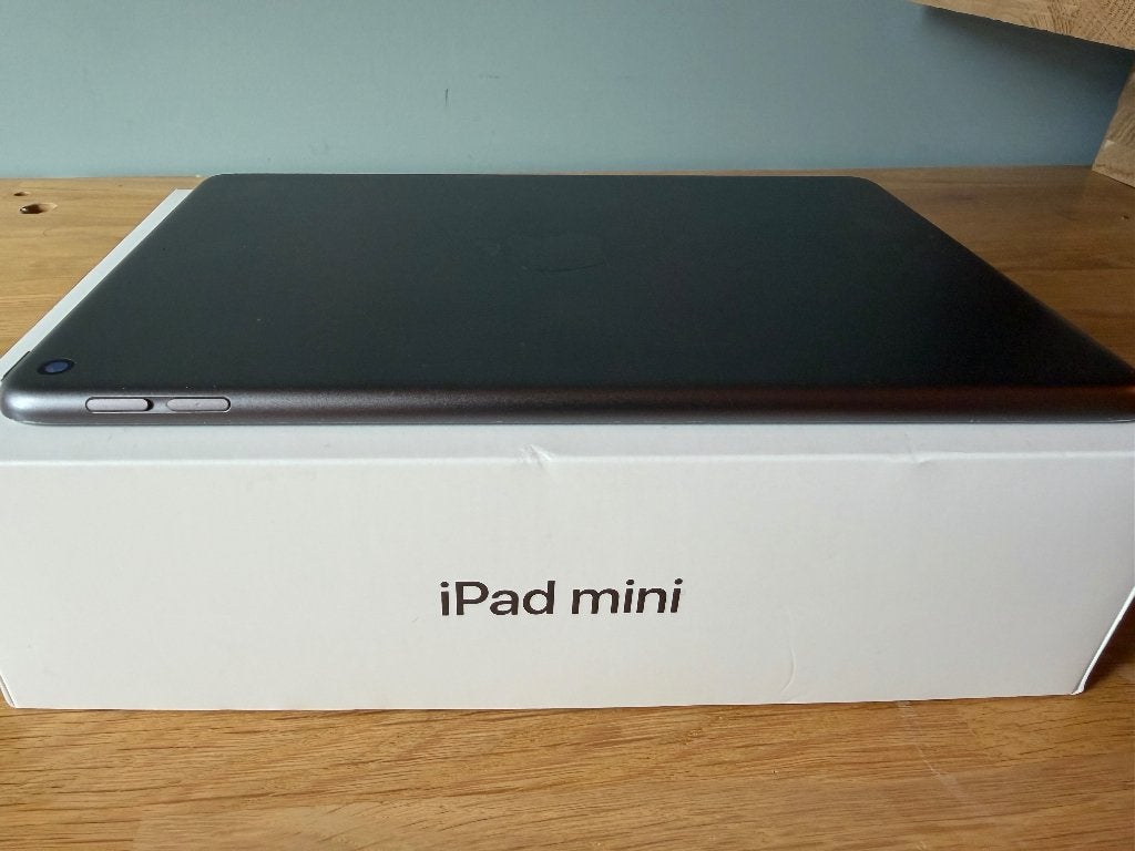 Foto 7 van Apple iPad mini 5 – 64GB – Space Grey – Met doos en lader