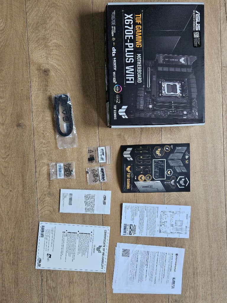 ASUS TUF Gaming X670E-PLUS WIFI + AMD Ryzen 7 7800X3D, Ophalen of Verzenden, Zo goed als nieuw, AMD, ATX