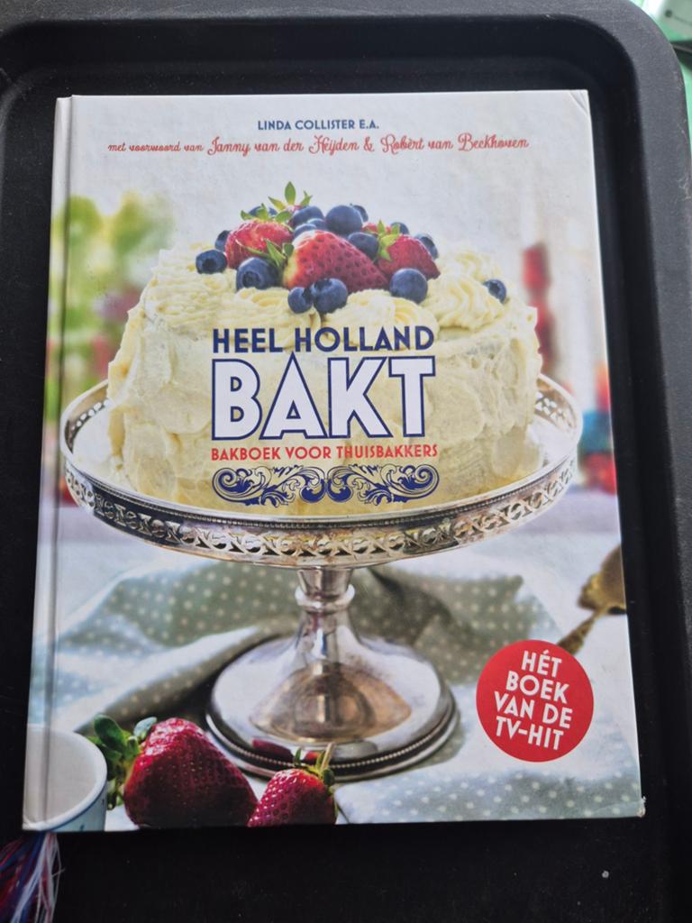 Heel Holland Bakt Bakboek voor Thuisbakkers, Taart, Gebak en Desserts, Linda Collister e.a., Ophalen of Verzenden, Zo goed als nieuw