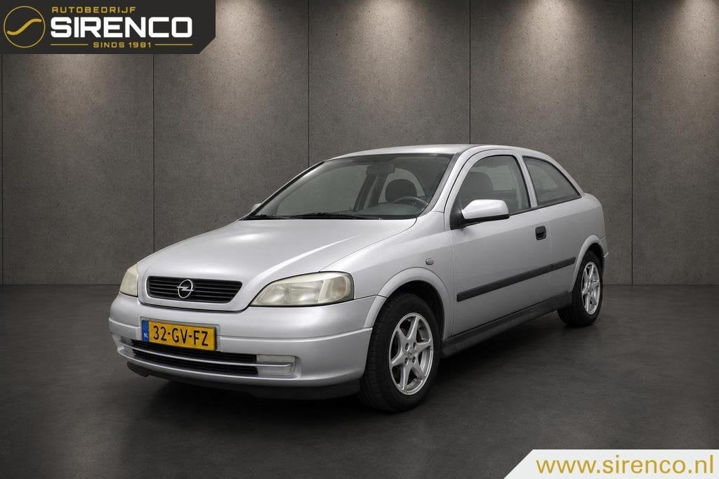 Opel Astra 1.6 Comfort | airco | bluetooth | trekhaak | APK, Voorwielaandrijving, Metallic lak, Zwart, Bedrijf