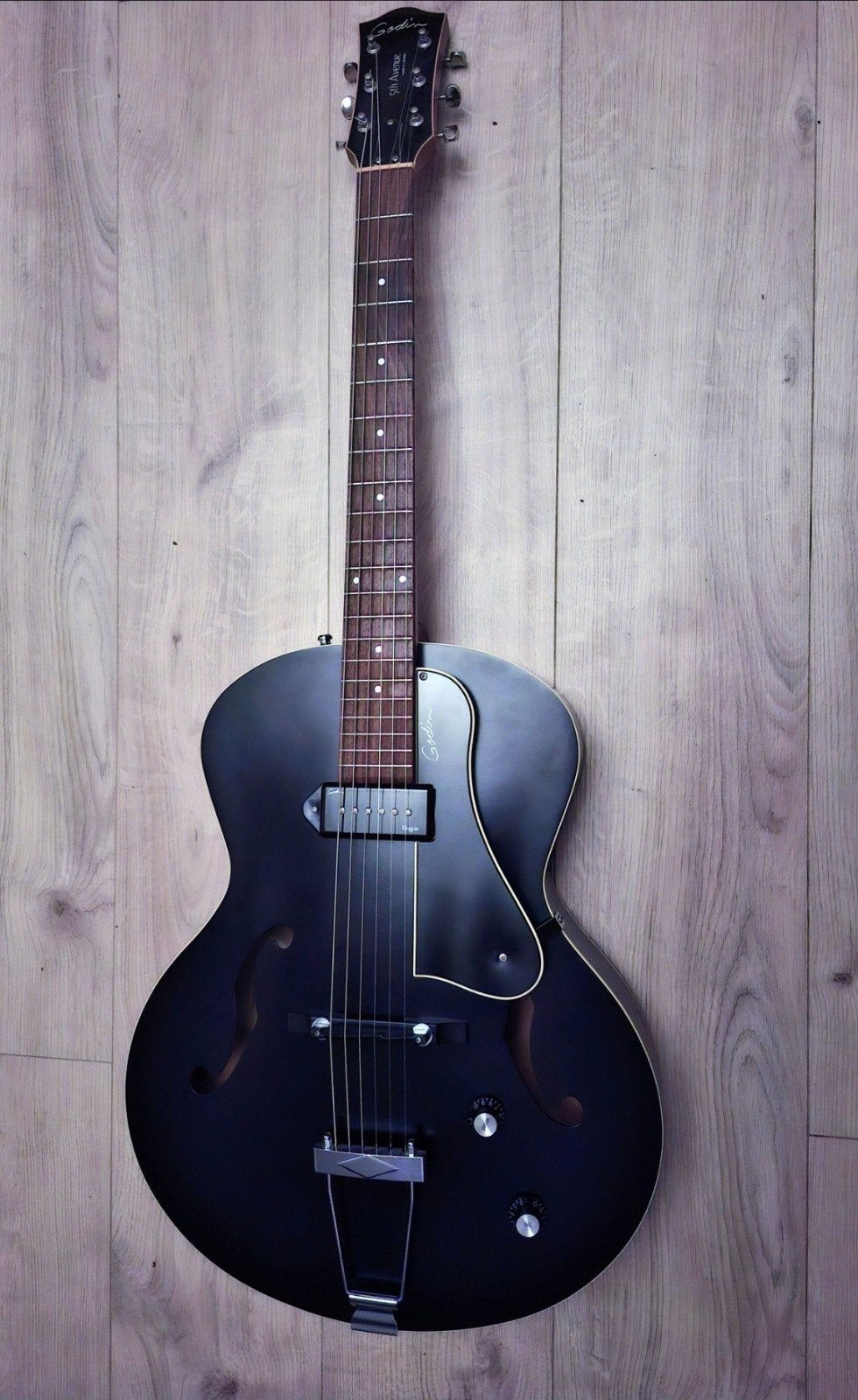 Godin 5th Avenue Kingpin jazzgitaar, Muziek en Instrumenten, Ophalen, Zo goed als nieuw, Western- of Steelstringgitaar, Met koffer
