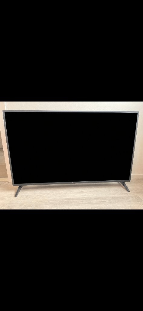 LG TV te koop, Ophalen, 50 Hz, Zo goed als nieuw, 100 cm of meer