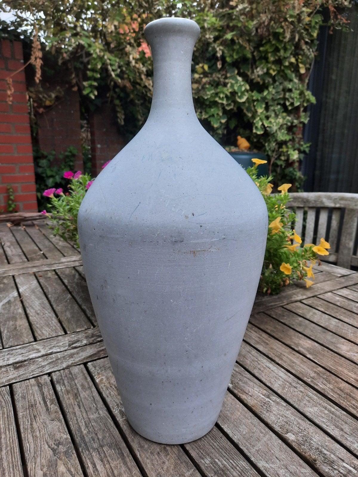 Grote grijze vaas met smalle hals, 48 cm, Ophalen of Verzenden, Zo goed als nieuw, Grijs