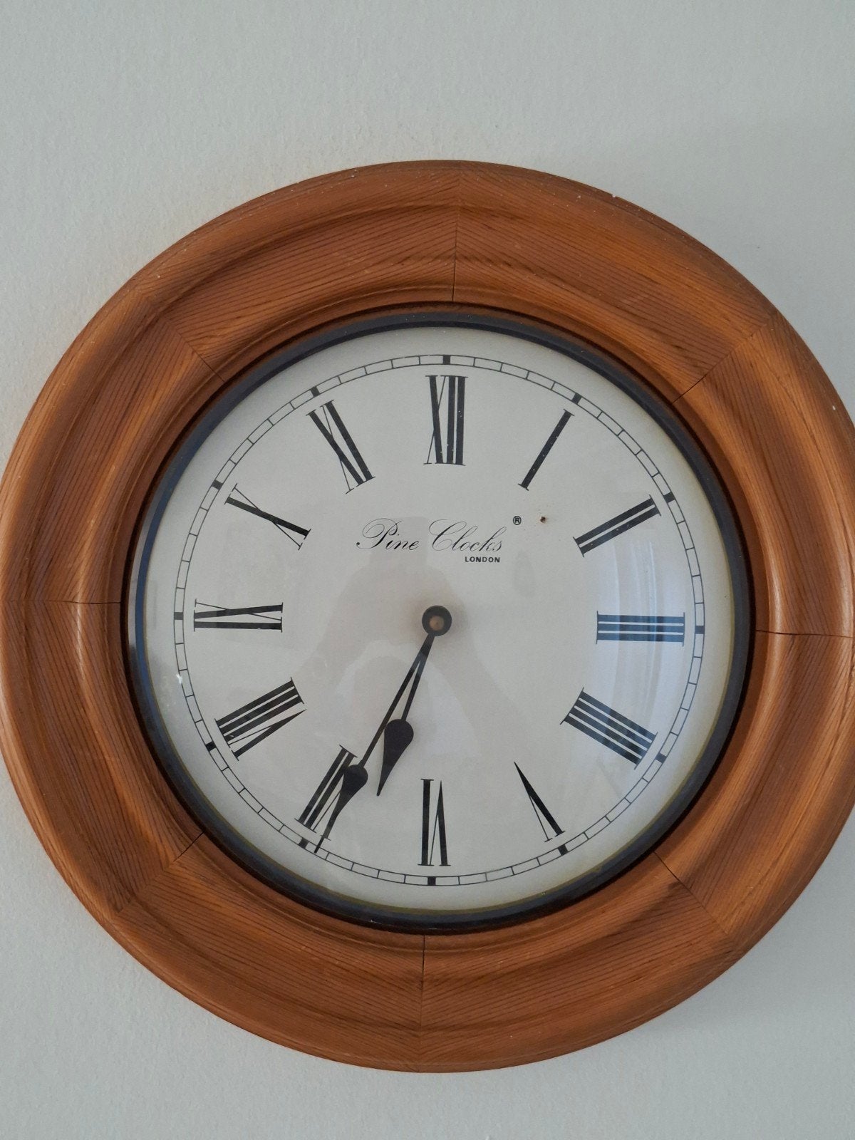 Pine Clocks London wandklok met quartz uurwerk, Huis en Inrichting, Bruin, Analoog, Werkt op batterijen, Ophalen of Verzenden