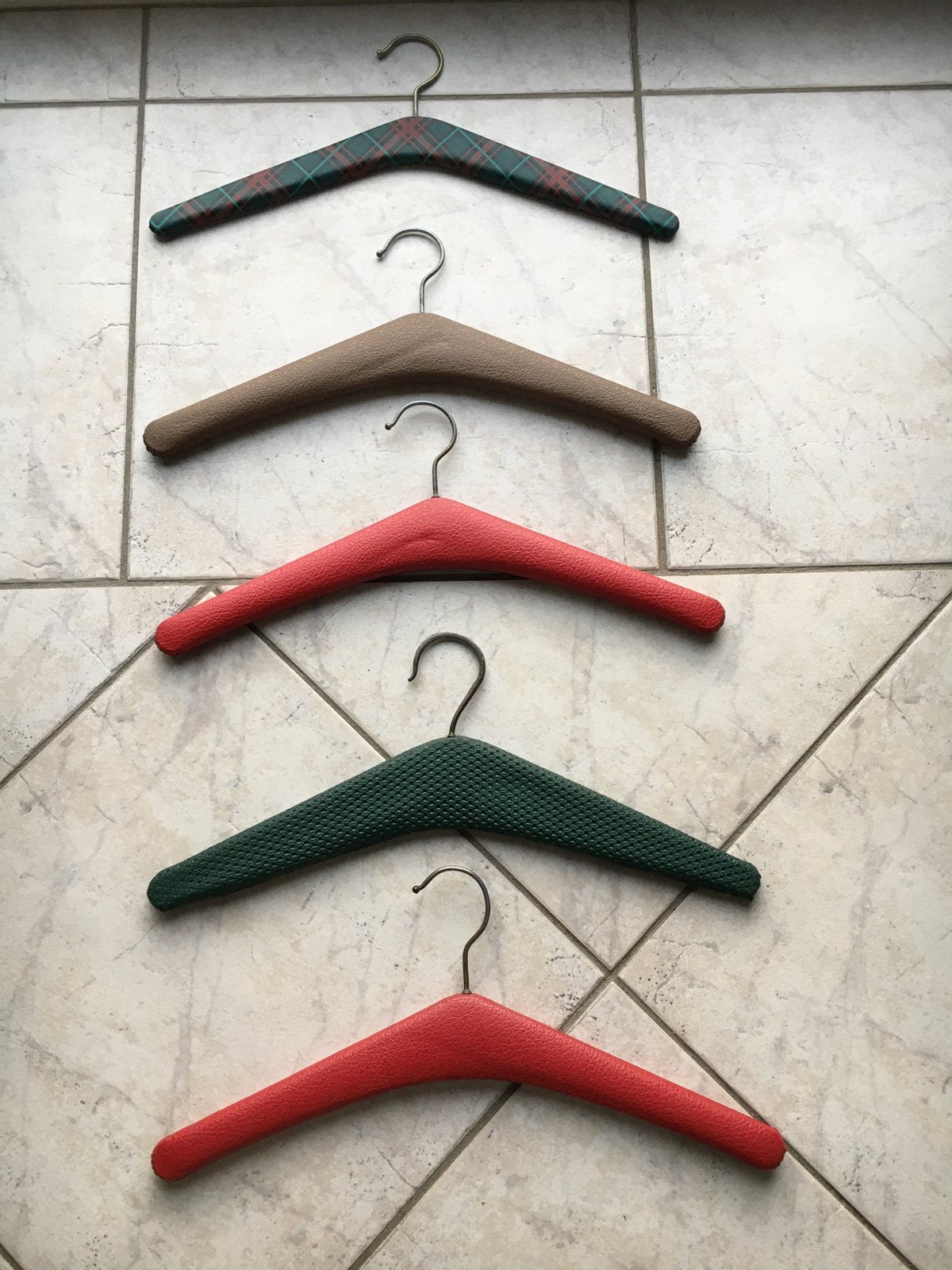 vintafge kledinghangers kleerhangers met skai bekleed 5st, Ophalen of Verzenden, Gebruikt, Overige materialen, Kinderen en Volwassenen