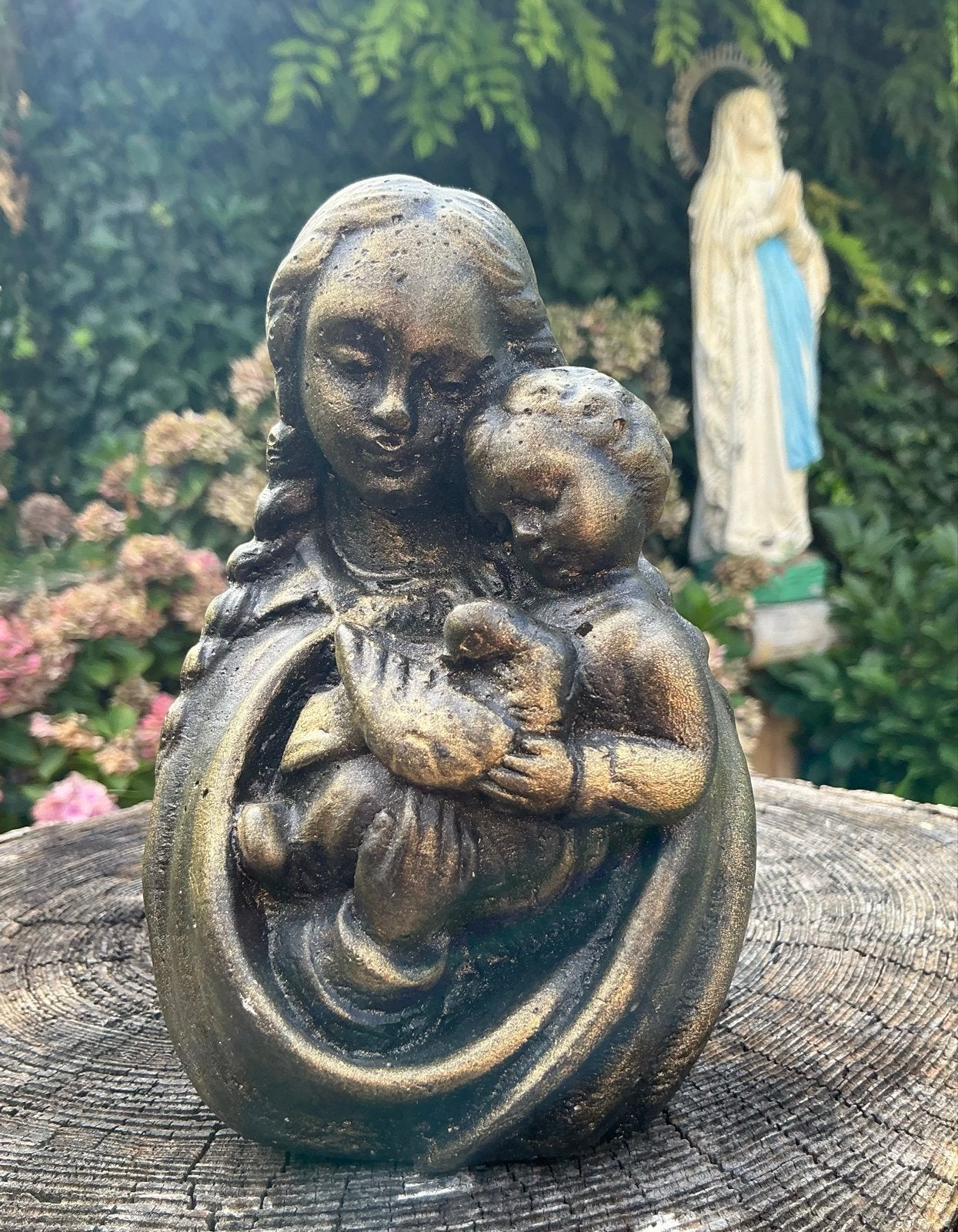 Madonna met kindje ❤️ gebronsd stenen beeldje, Antiek en Kunst, Ophalen of Verzenden