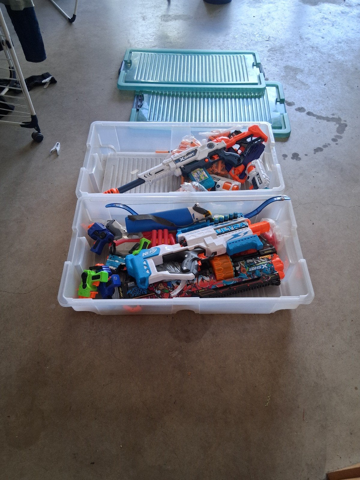 Grote Nerf collectie met veel pijlen en opbergbakken, Ophalen of Verzenden