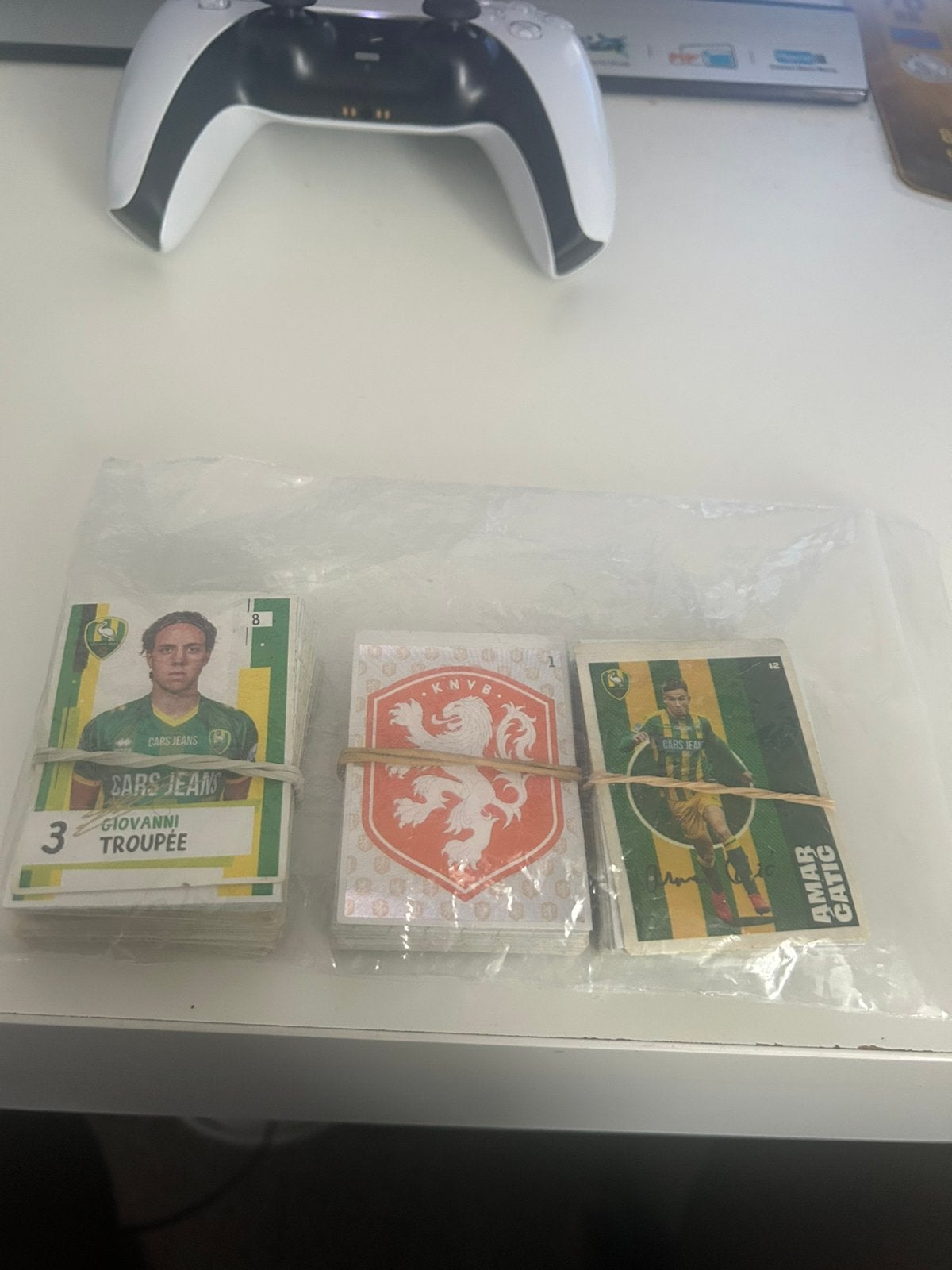 Voetbalplaatjes van de Eredivisie, Ophalen, Gebruikt, Meerdere plaatjes