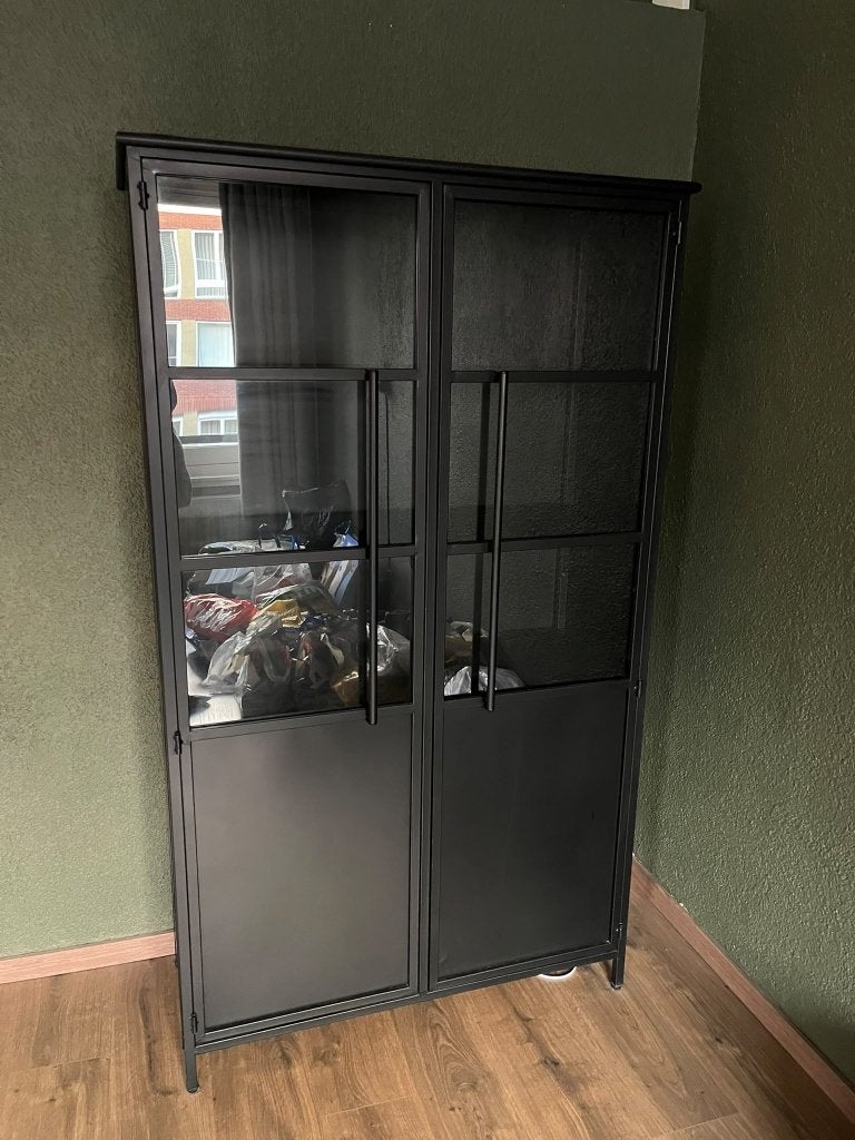 Zwarte metalen vitrinekast met glazen deuren (WOOOD), Met deur(en), Industrieel, Modern, Zo goed als nieuw, Glas
