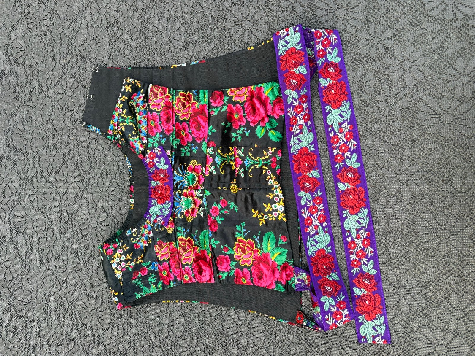 Staphorster zijden kraplap - Trouwgoed, Ophalen of Verzenden, Gedragen, Historisch, Kleding