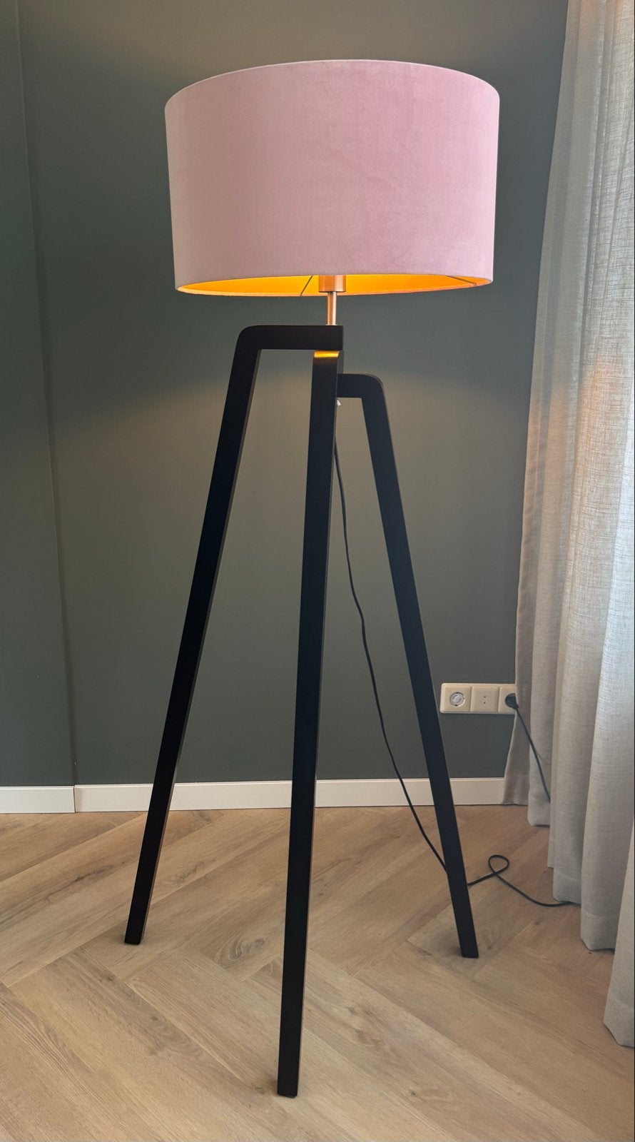 Vloerlamp zwart met roze, gouden kap, Ophalen, Zo goed als nieuw, Hout, 150 tot 200 cm