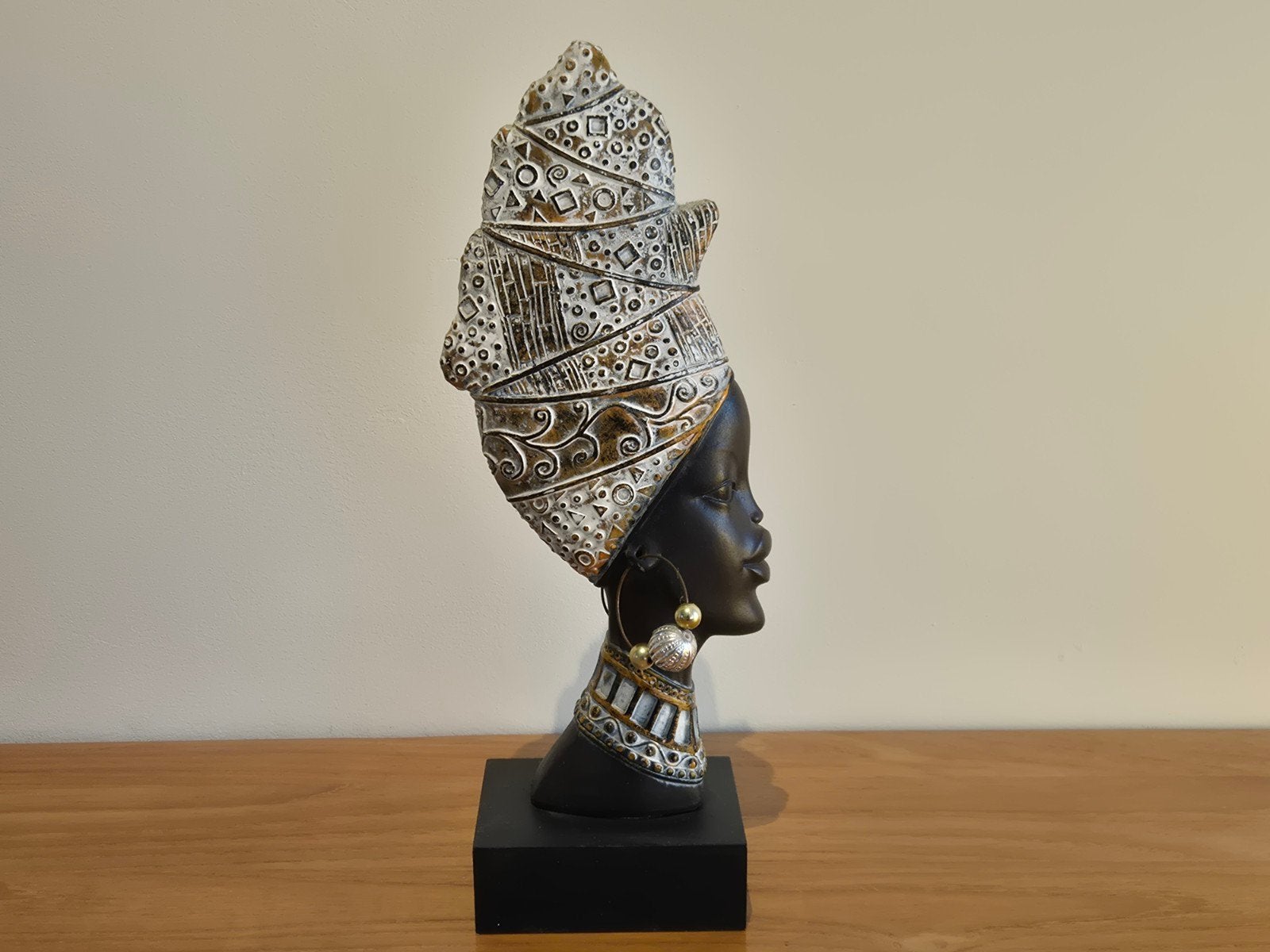 Decoratieve Buste Afrikaanse Vrouw - 33cm Hoog, Buste, Ophalen of Verzenden, 20 - 50 cm, Op sokkel