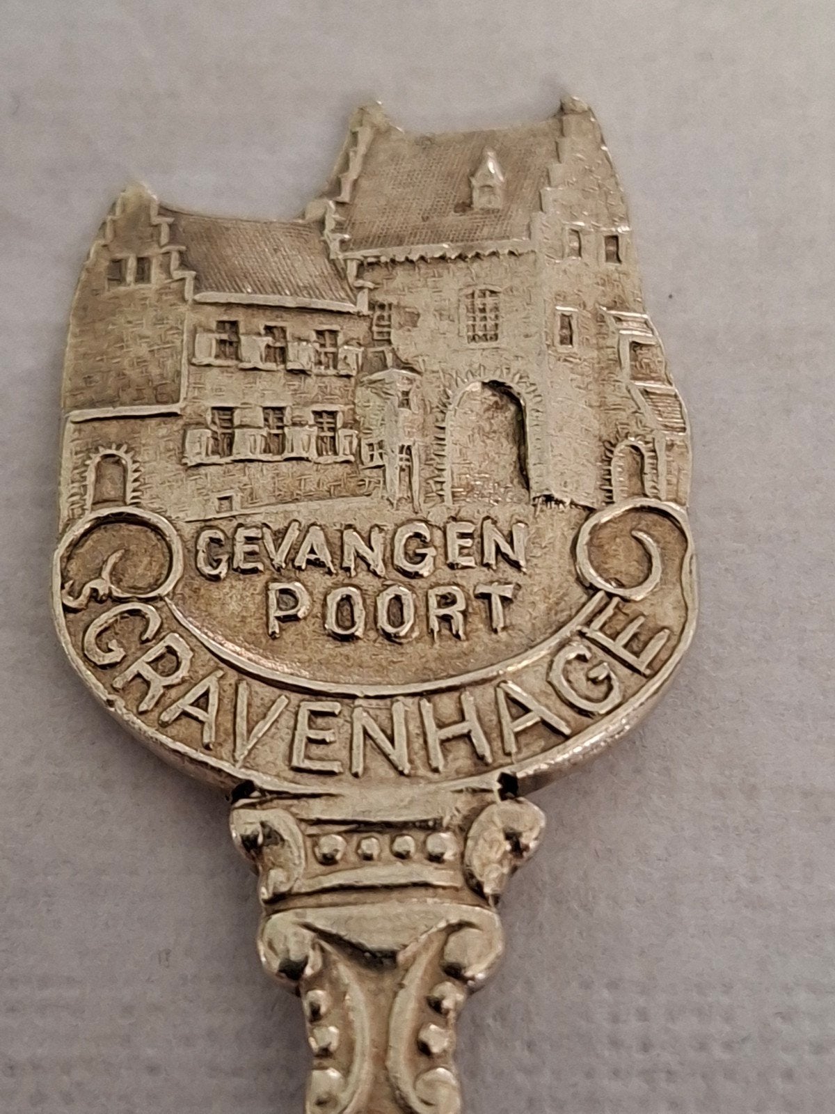 Verzilverde theelepel Gevangenpoort 's-Gravenhage, Antiek en Kunst, Antiek | Bestek, Ophalen of Verzenden