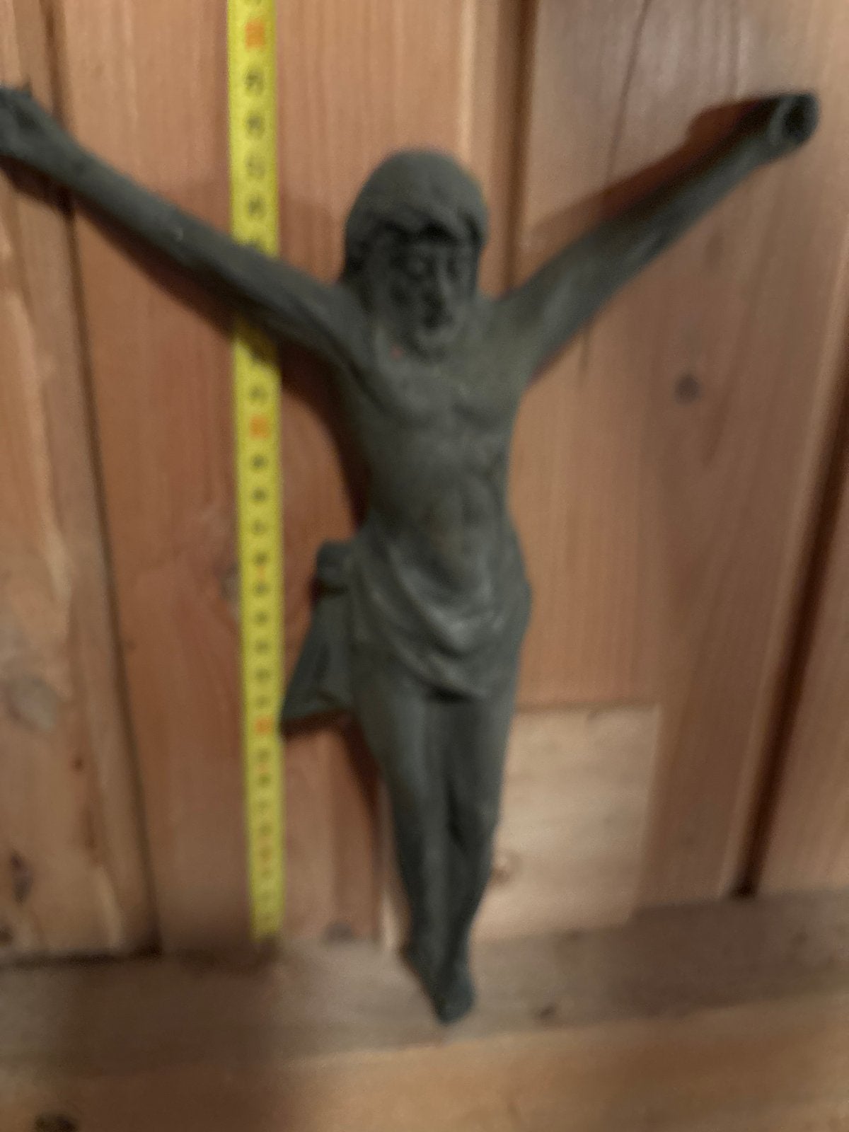 Antiek Koperen Christusbeeld  en een houten kruisbeeld, Ophalen of Verzenden, Koper