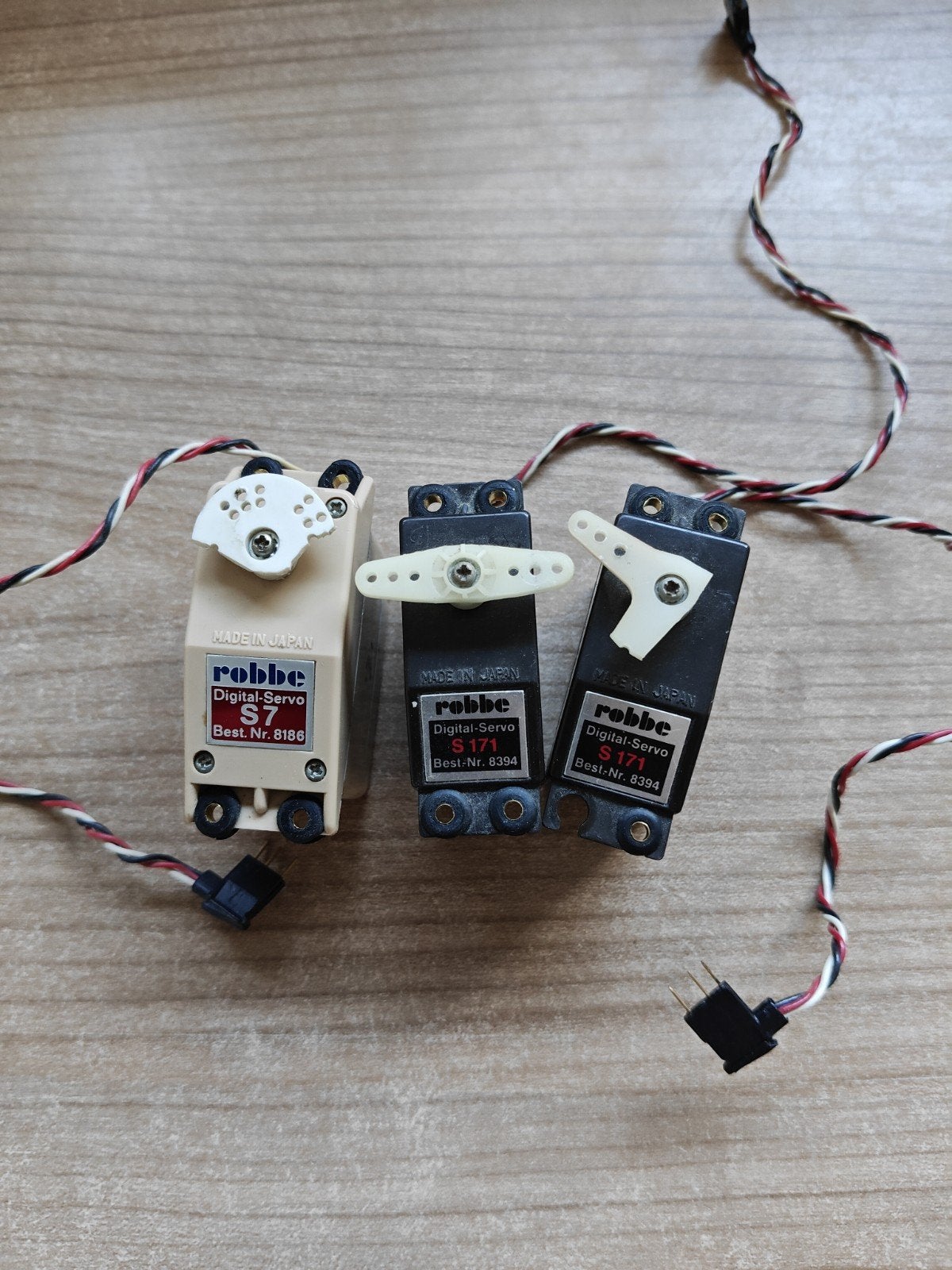 Originele Robbe stekkers en servo's (S177, S178), Ophalen of Verzenden