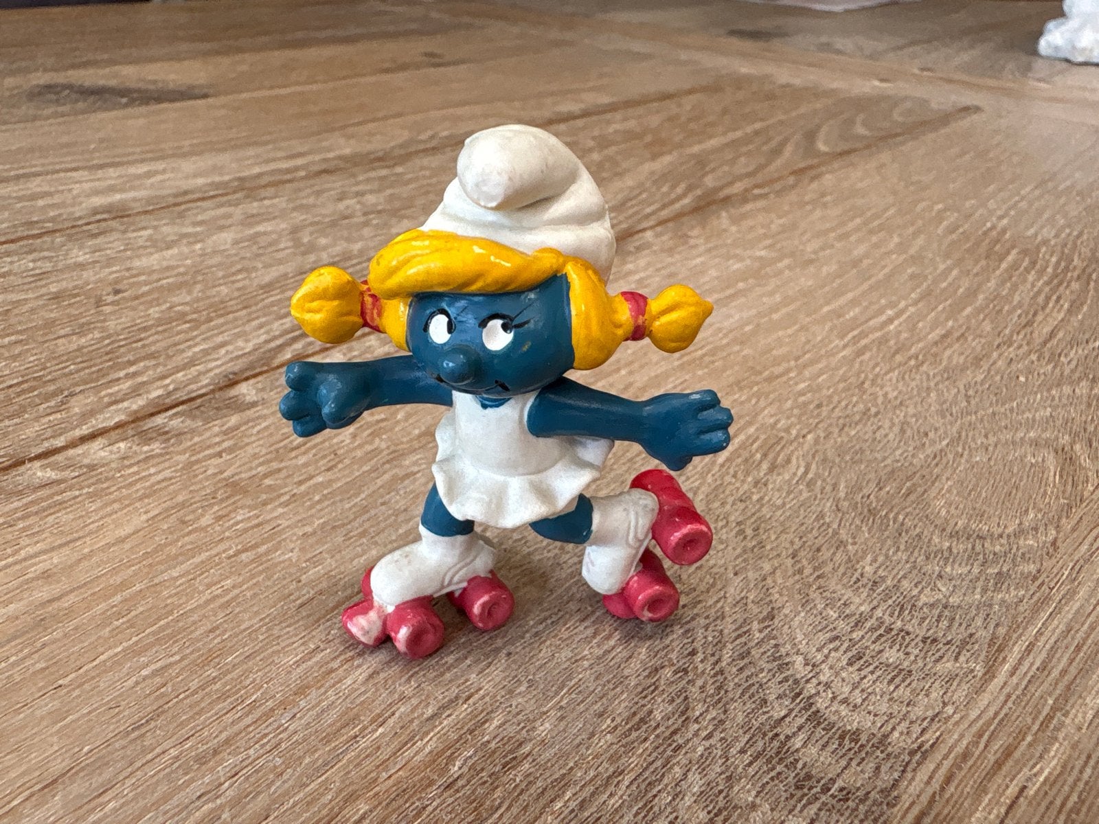 Smurfin op rolschaatsen - Vintage Smurfen figuur, Verzamelen, Smurfen, Ophalen of Verzenden, Gebruikt, Smurfin, Poppetje, Figuurtje of Knuffel