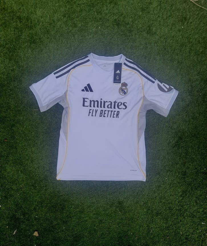 Real Madrid voetbalshirtje 25/26, Sport en Fitness, Maat M, Ophalen of Verzenden, Nieuw, Shirt